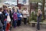 Na ścieżce edukacyjnej w arboretum